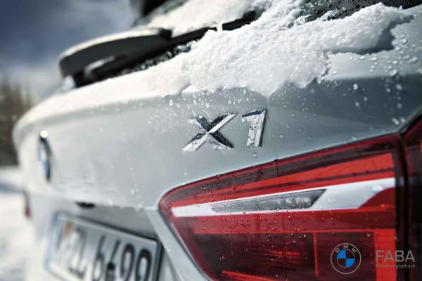 BMW Schriftzug X1 selbstklebend
